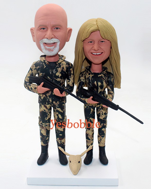 Bobblehead Hunting Couple In Camo Gear With Guns